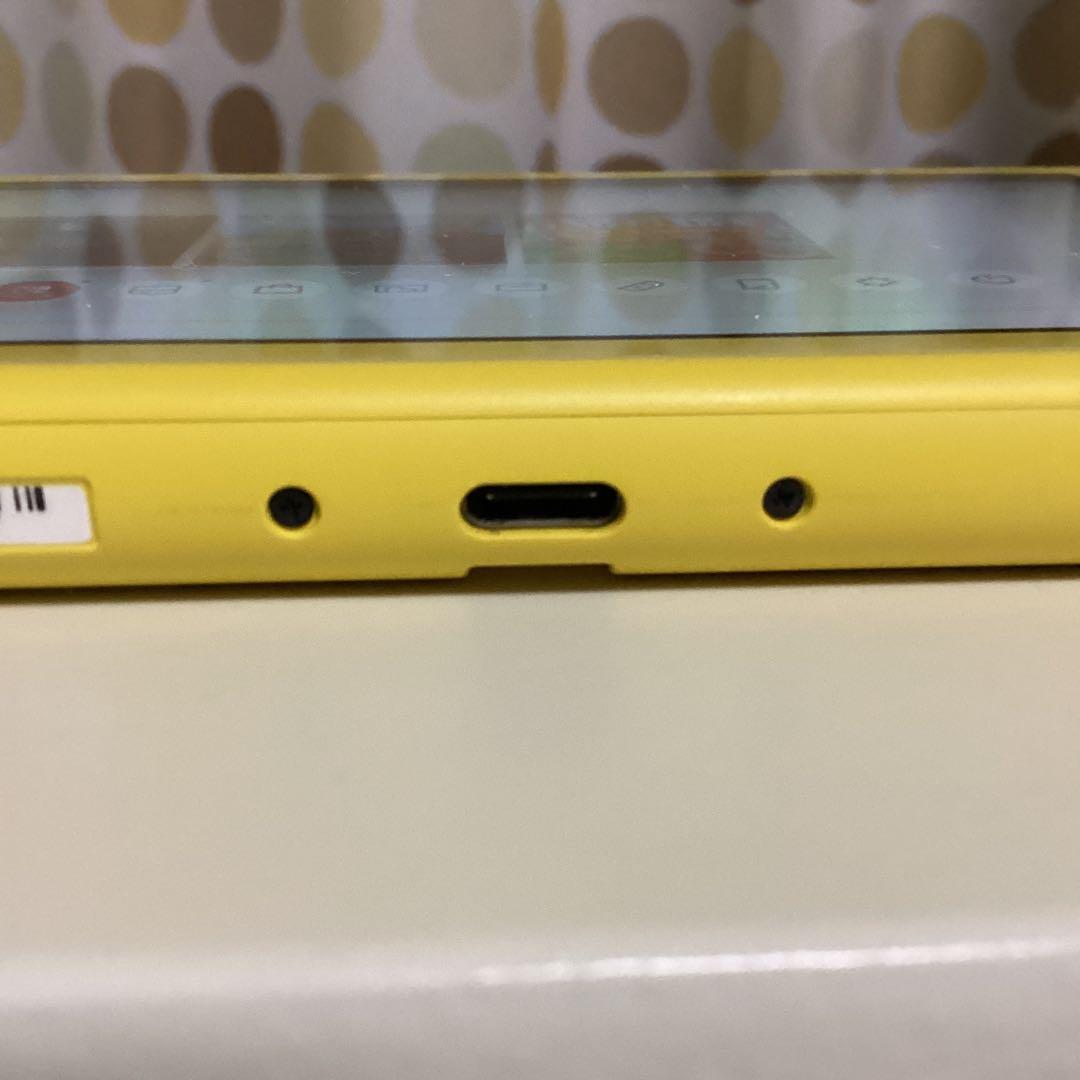 任天堂　Switchライト　イエロー　本体と充電器