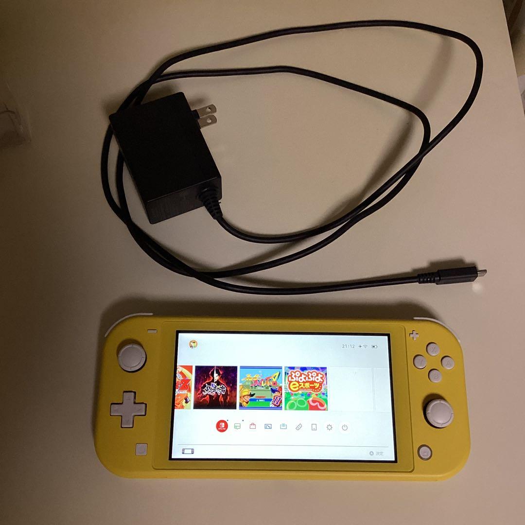 任天堂　Switchライト　イエロー　本体と充電器