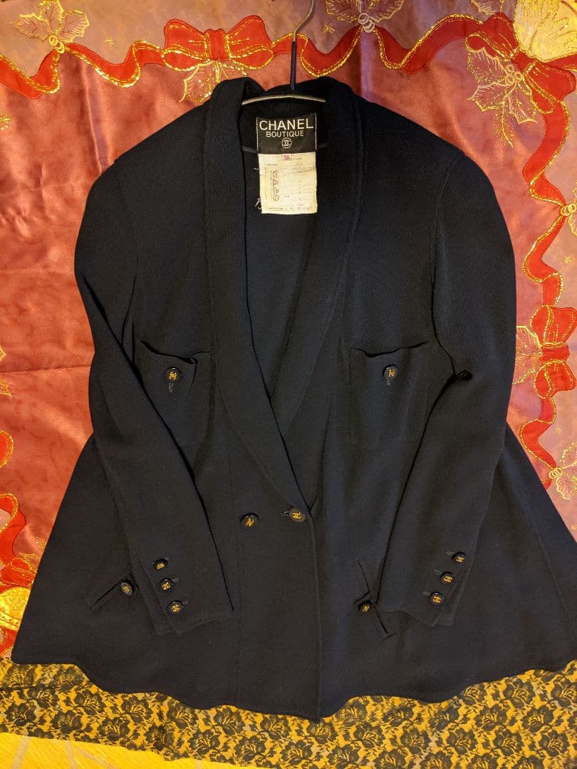 ♥ ヴィンテージCHANEL　Ａラインの紺色ジャケットCCボタン 完売したJK!
