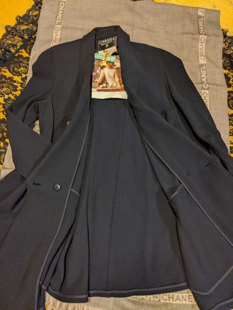 ♥ ヴィンテージCHANEL　Ａラインの紺色ジャケットCCボタン 完売したJK!