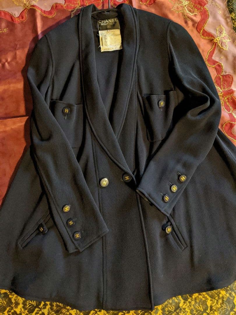 ♥ ヴィンテージCHANEL　Ａラインの紺色ジャケットCCボタン 完売したJK!