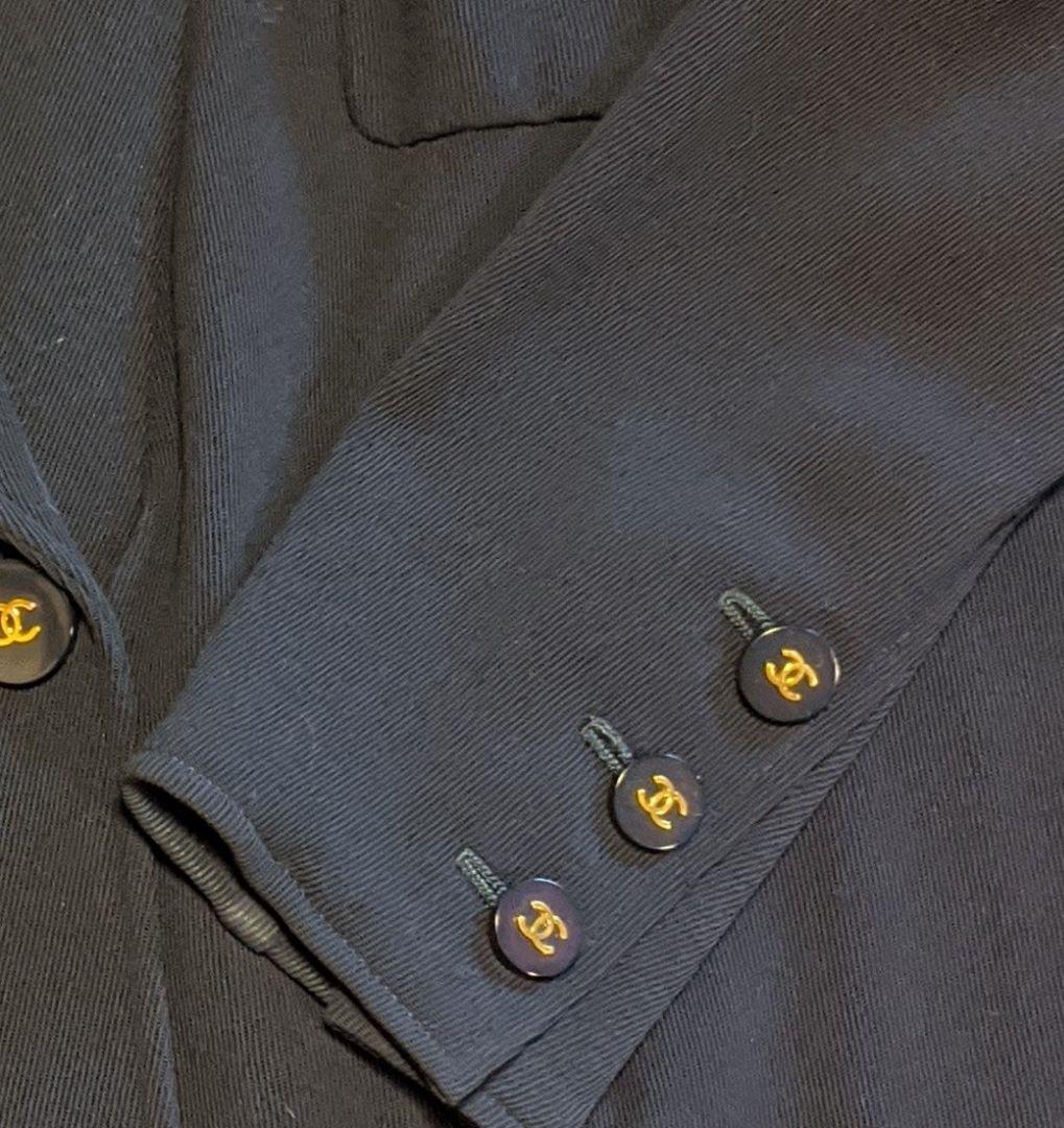 ♥ ヴィンテージCHANEL　Ａラインの紺色ジャケットCCボタン 完売したJK!