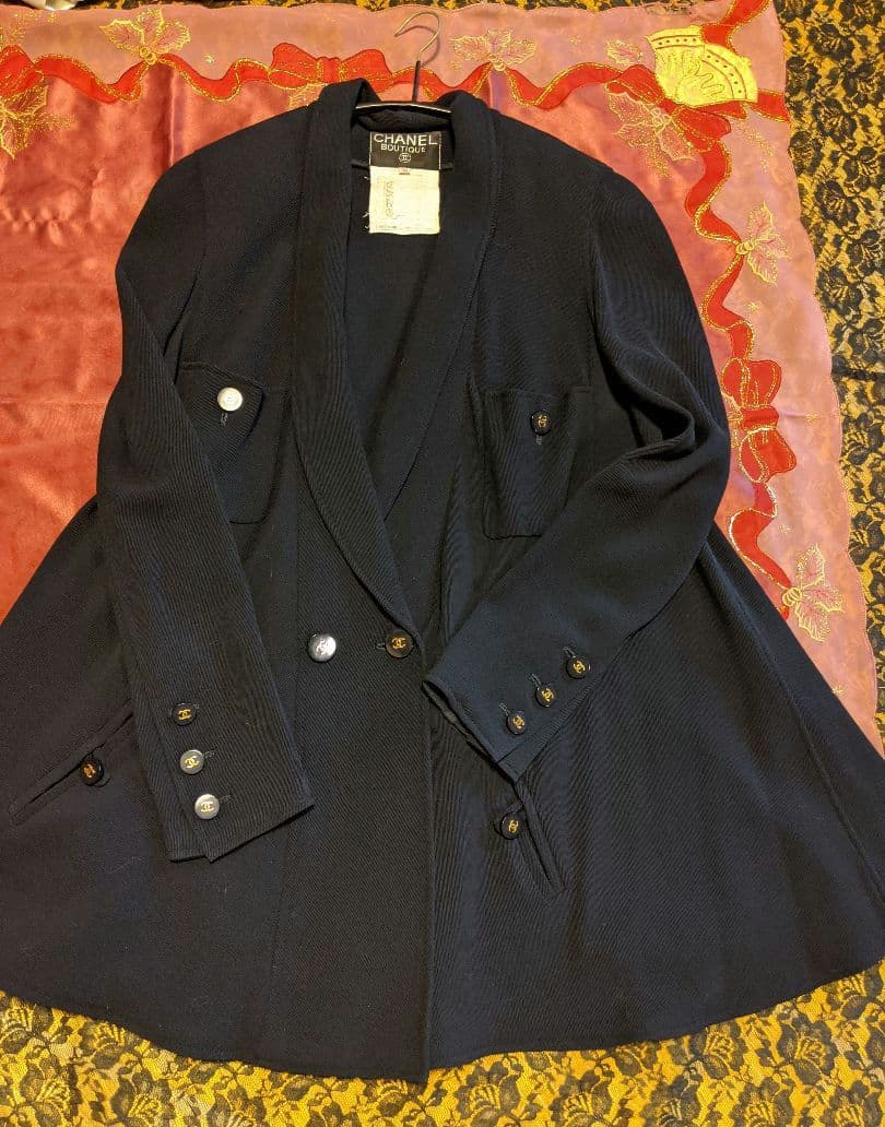 ♥ ヴィンテージCHANEL　Ａラインの紺色ジャケットCCボタン 完売したJK!