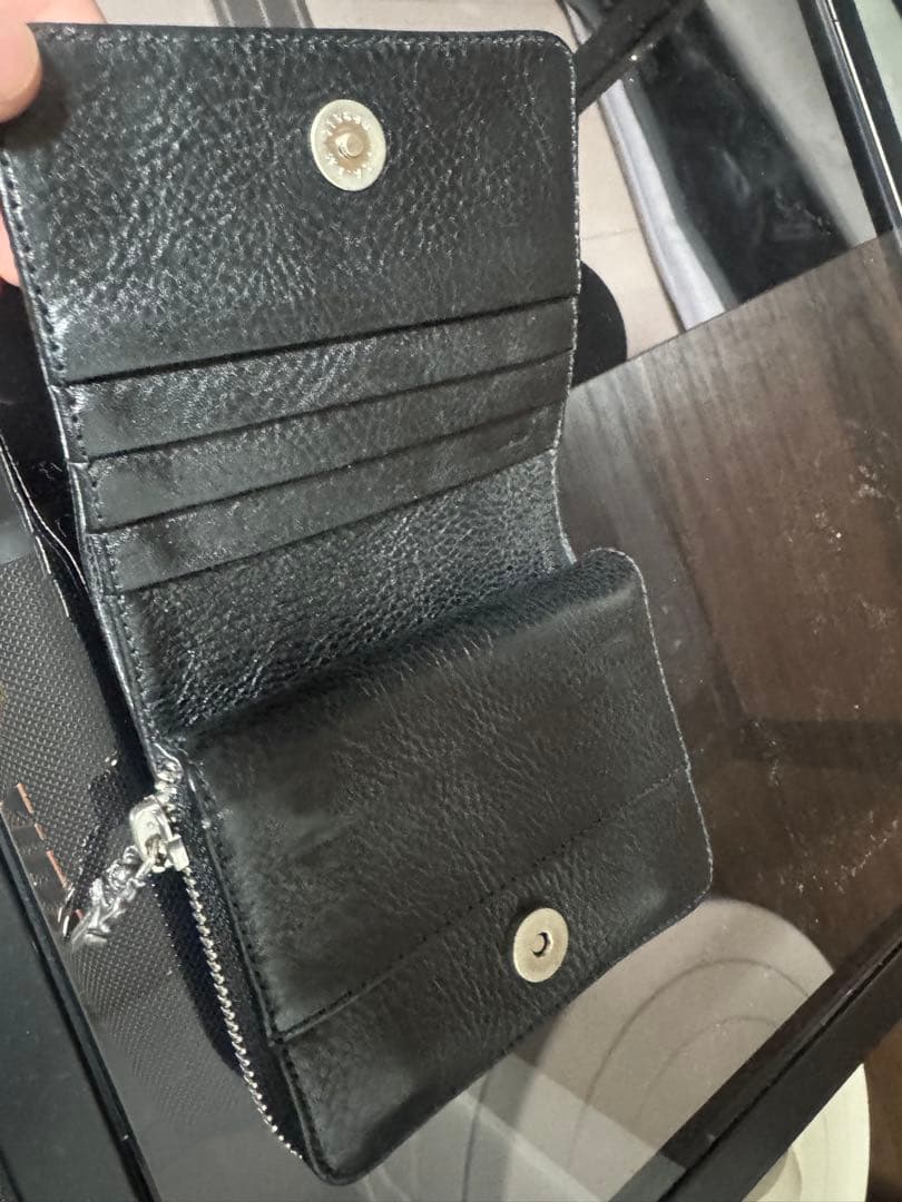 黒レザー二つ折り財布 ジッパー付き