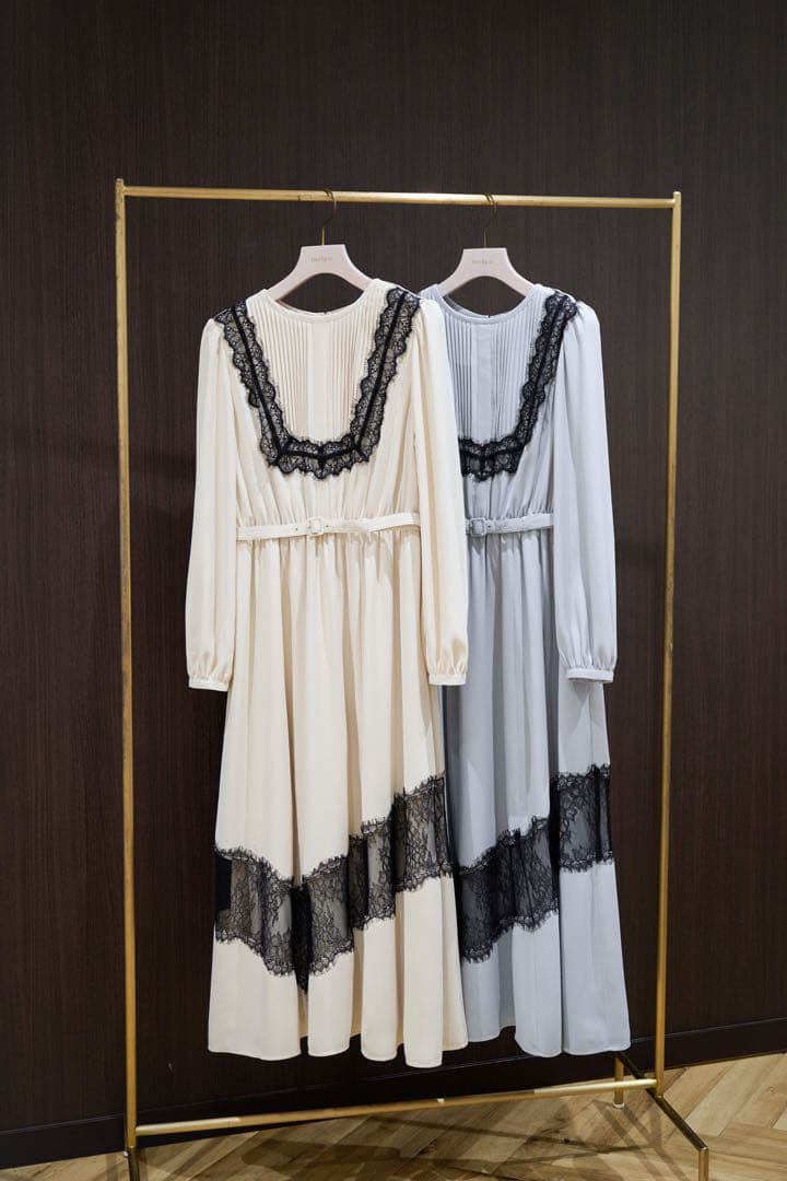 ワンピース herlipto Rosaline Lace Trimmed Dress