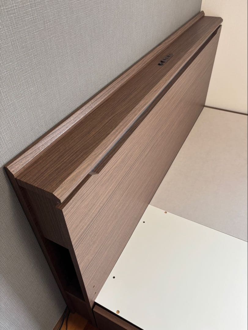 ニトリ　クイーンサイズベッドフレーム(マットレス付き)