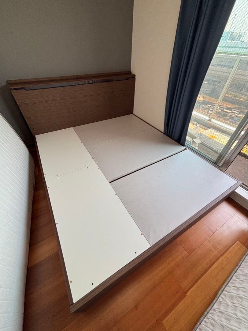 ニトリ　クイーンサイズベッドフレーム(マットレス付き)