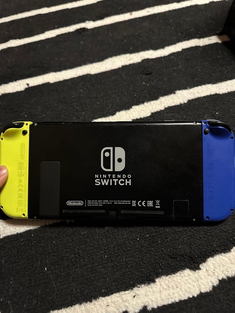 Nintendo Switch 青と黄のJoy-Con 本体