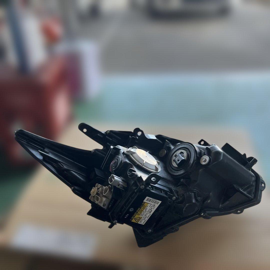 30プリウス　左ヘッドライト中古