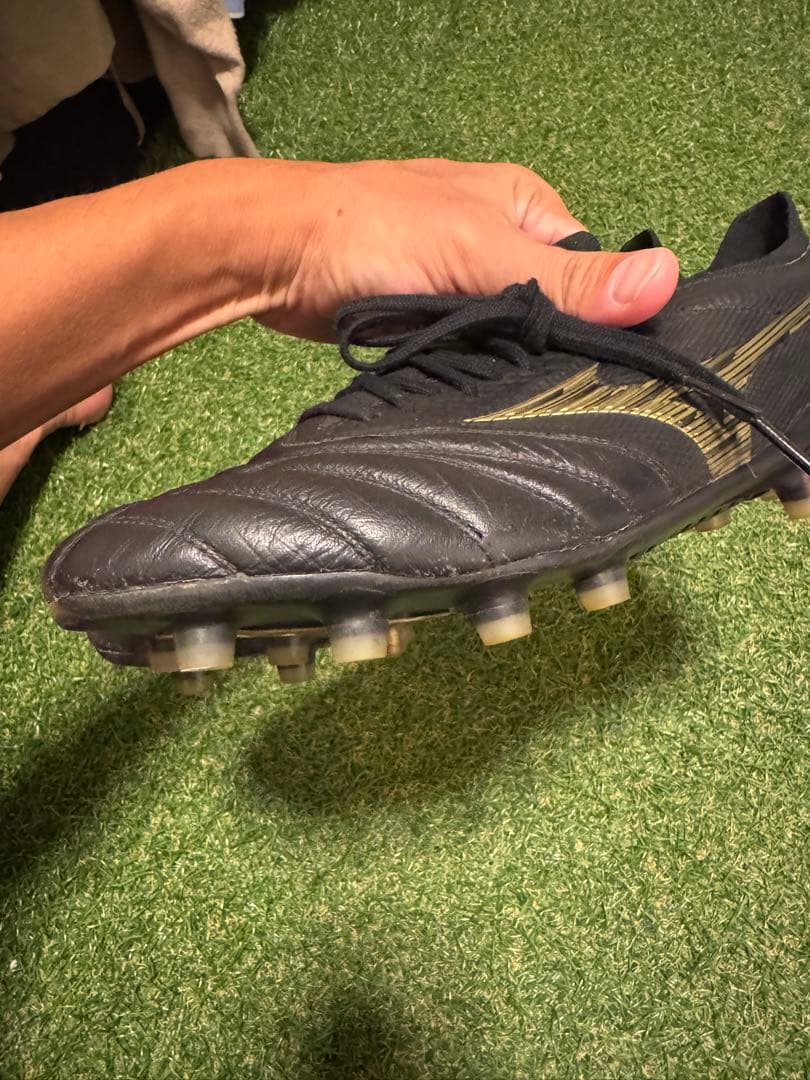 ひ*ろ様 モレリアネオ4β 限定カラー 27.0cm ブラック×ゴールド