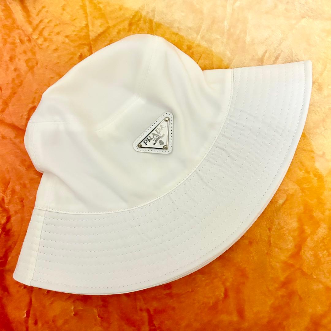 プラダ PRADA バケットハット　ノベルティ　ホワイト