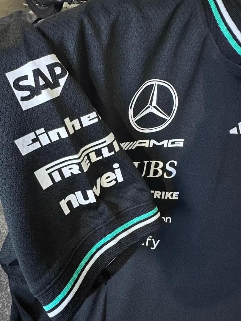 2025 年メルセデス - AMG ペトロナス F1 チーム T シャツ