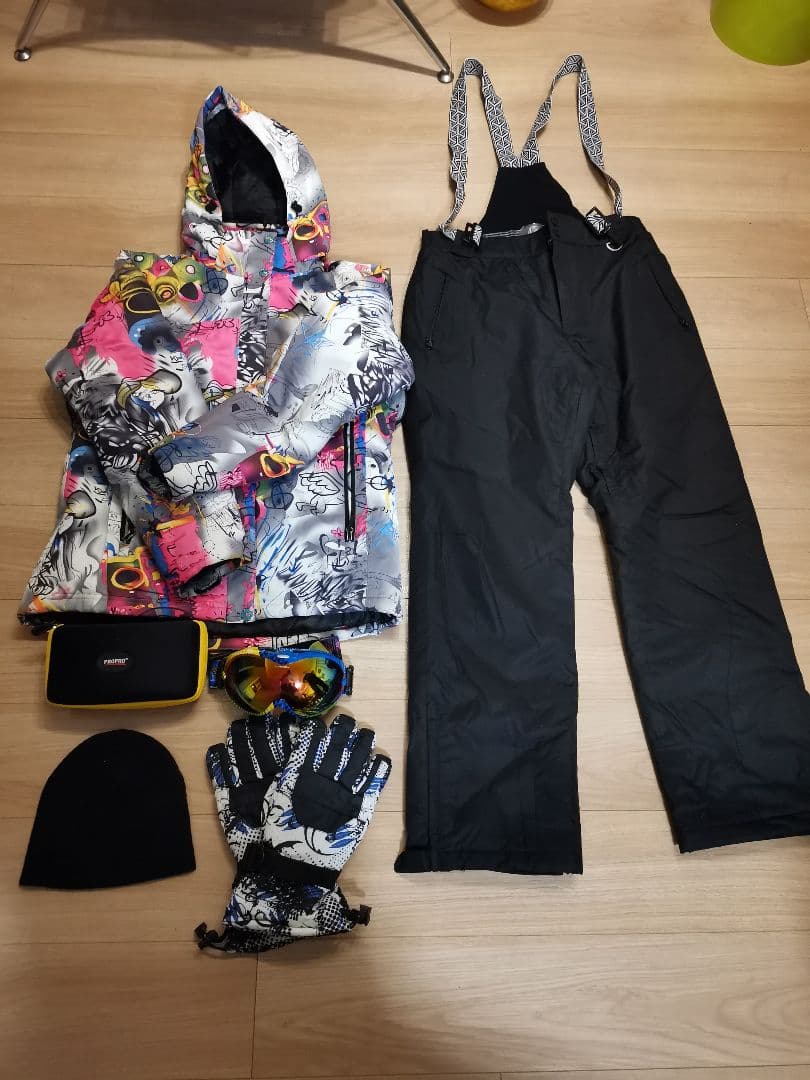 カラフルスキーウェアセット（ジャケット・パンツ・小物）