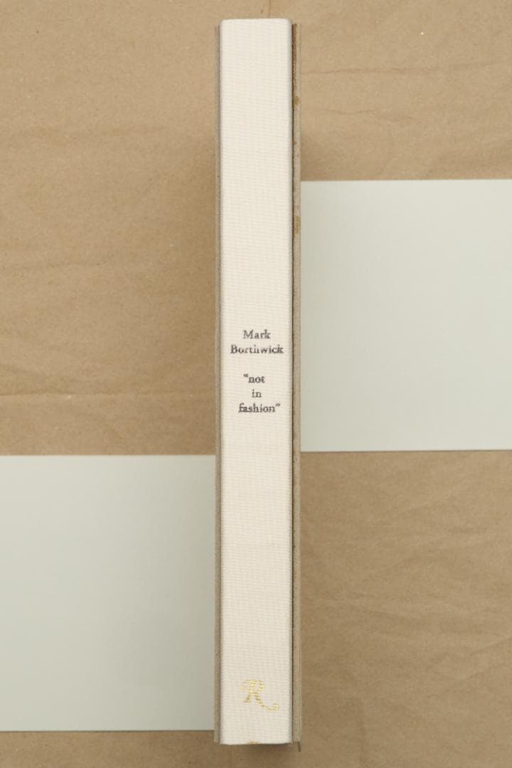 アート・デザイン・音楽 Mark Borthwick \"not in fashion\"