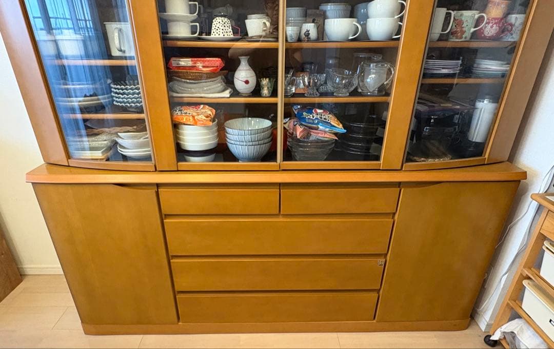 食器棚 ガラス扉 引出し 引き戸 ブラウン キッチンボード カップボード うつわ