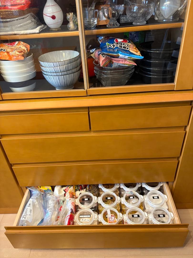食器棚 ガラス扉 引出し 引き戸 ブラウン キッチンボード カップボード うつわ