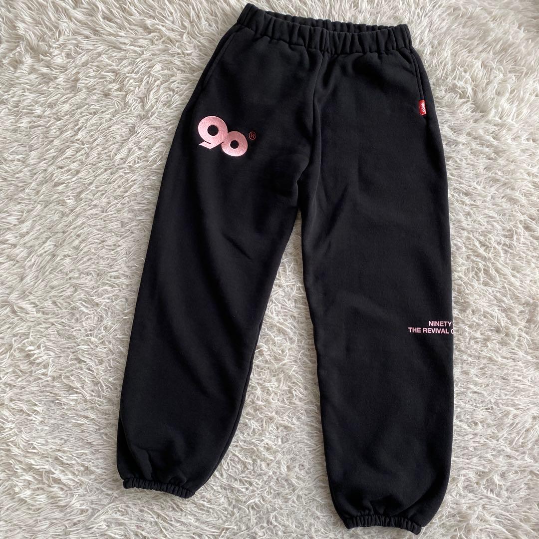 初心者です9090 フード付きセットアップ　ブラック　ピンク　ロゴ