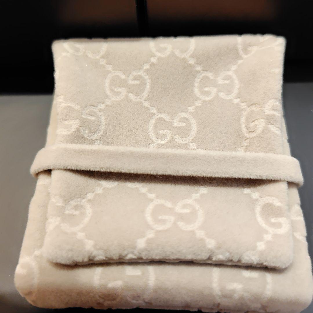 GUCCI シルバー ハート型ネックレス