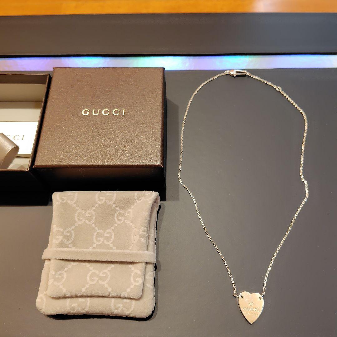 GUCCI シルバー ハート型ネックレス