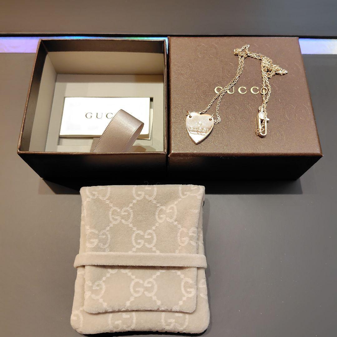 GUCCI シルバー ハート型ネックレス