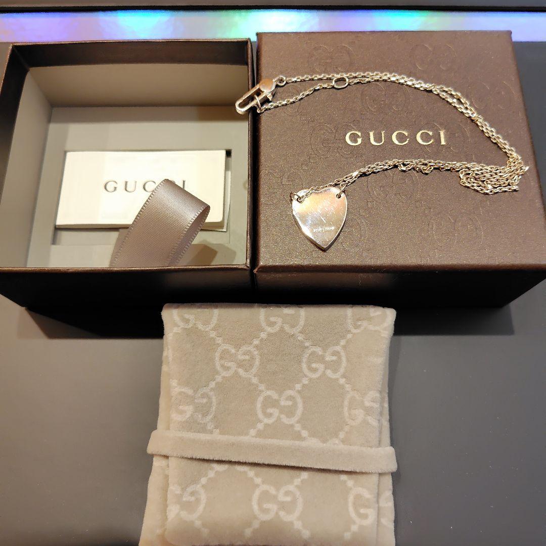GUCCI シルバー ハート型ネックレス