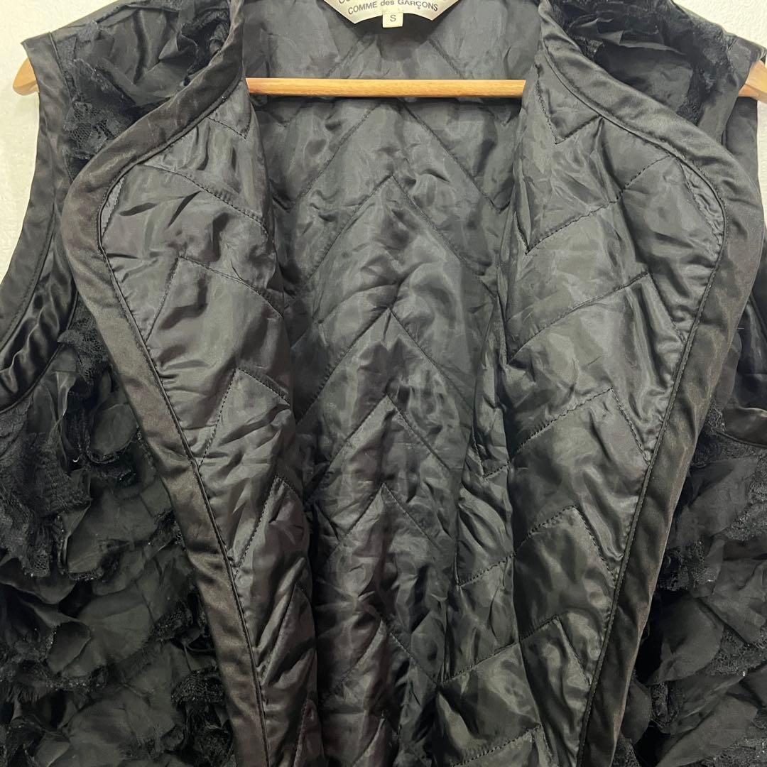 コムコム 18aw フリル キルティング ノースリーブ ジャケット サイズS