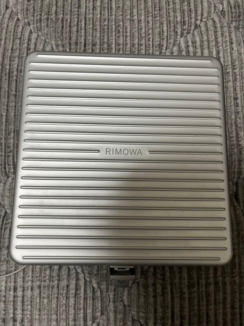 b&o X Rimowa ヘッドホン