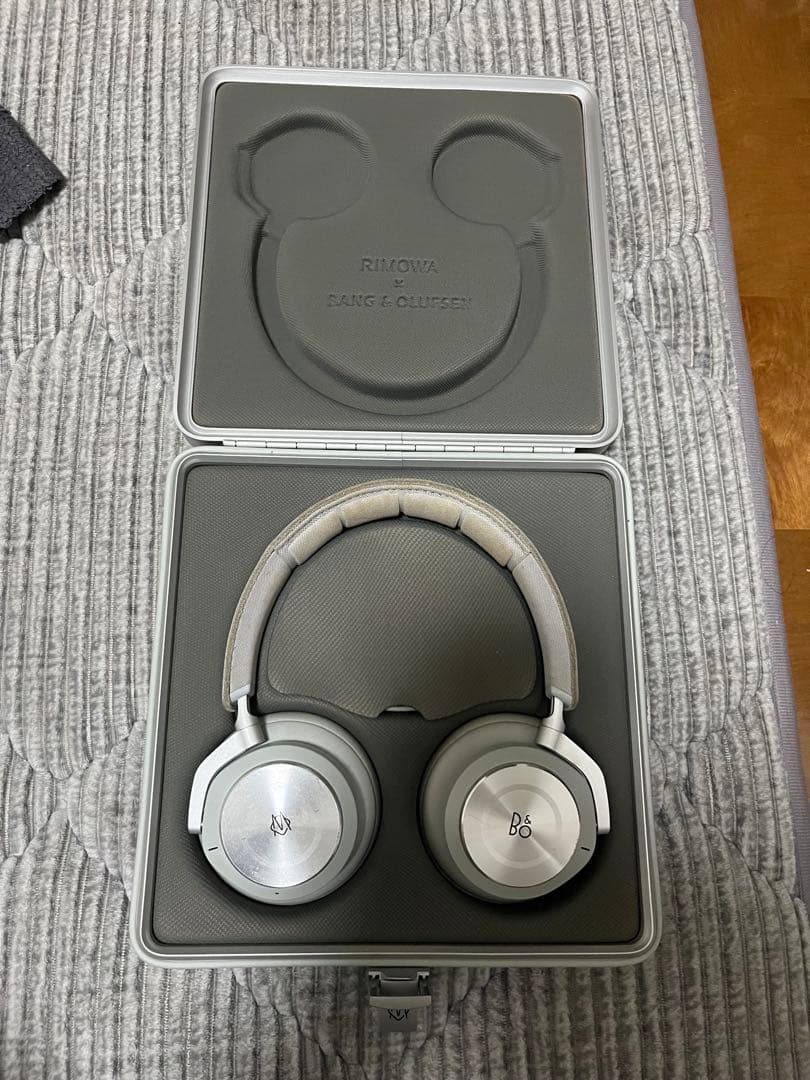 b&o X Rimowa ヘッドホン