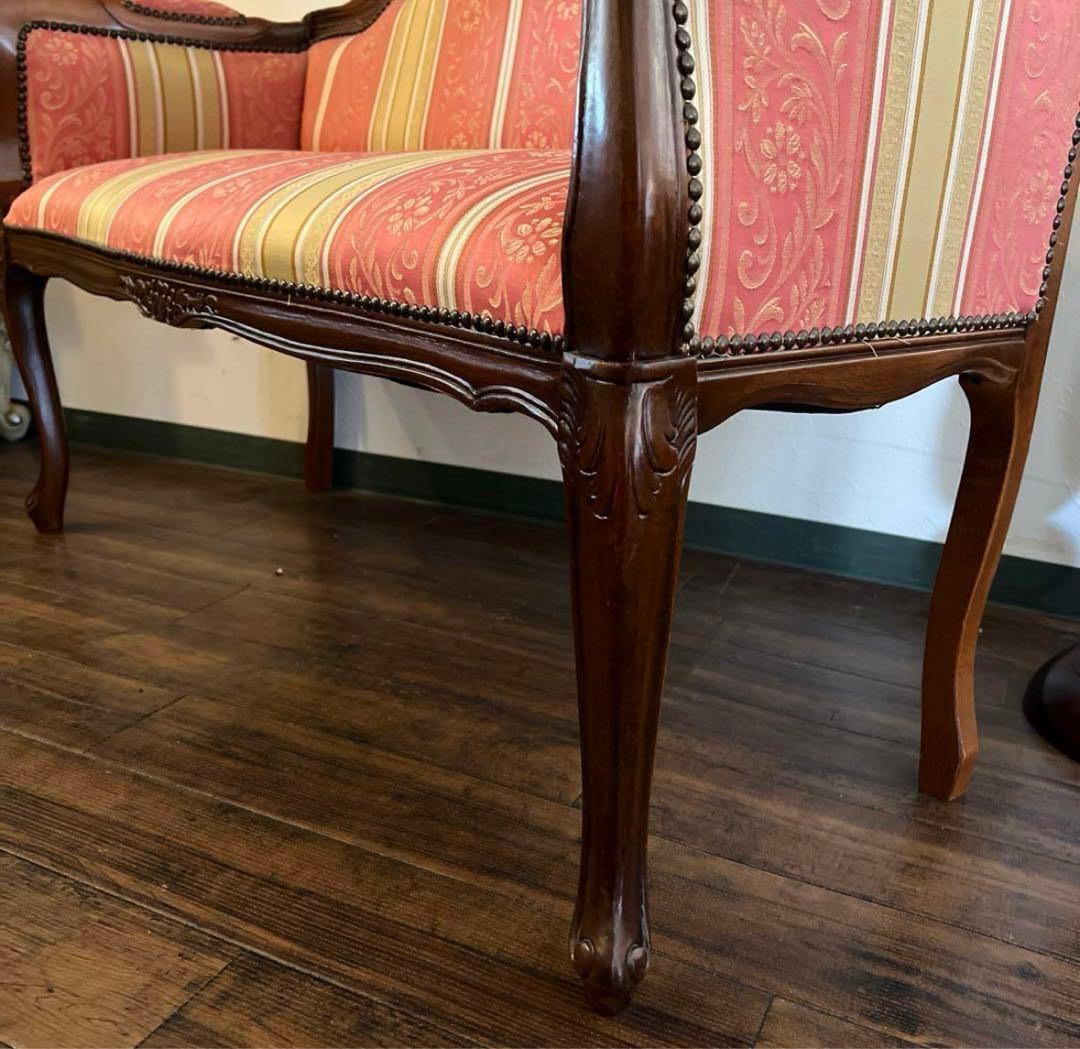 〈イタリア製〉2人掛けチェア ピンクストライプ 木製フレーム　特価ワケあり