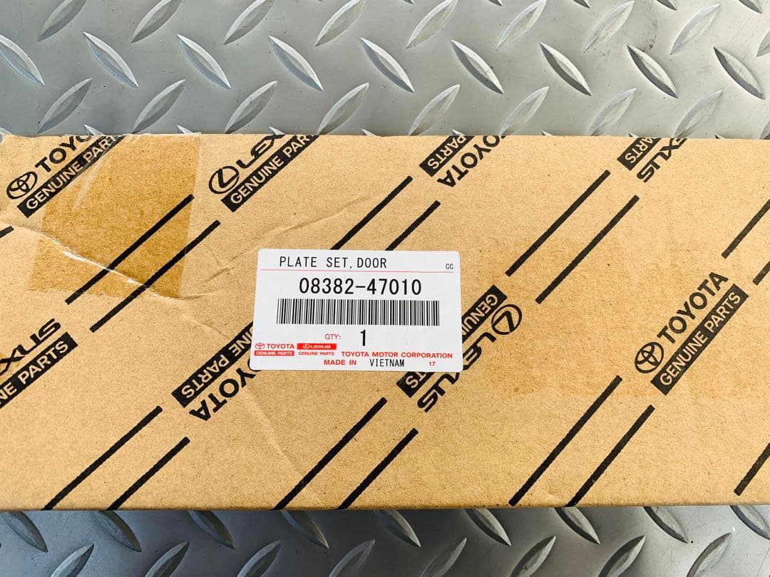 50プリウス　純正スカッフプレート新品一台分２枚セット50系　ステンレス