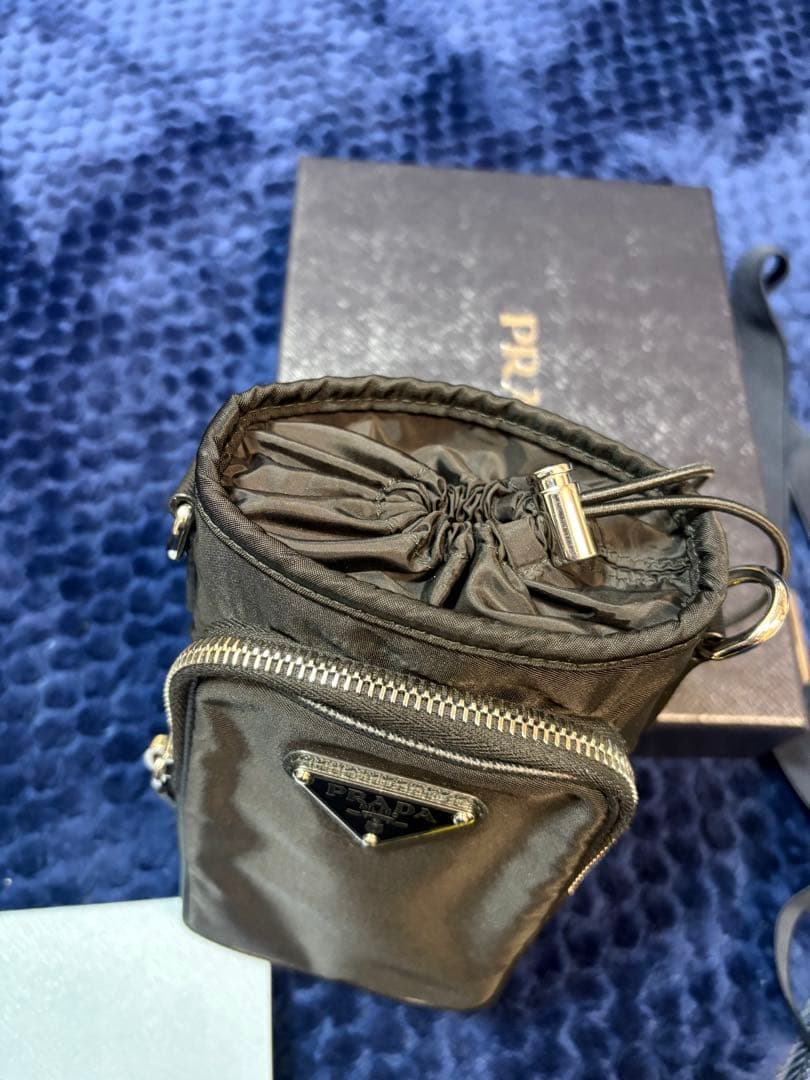 確実正規品　PRADAスマートフォンケース　本日のみの値下げ