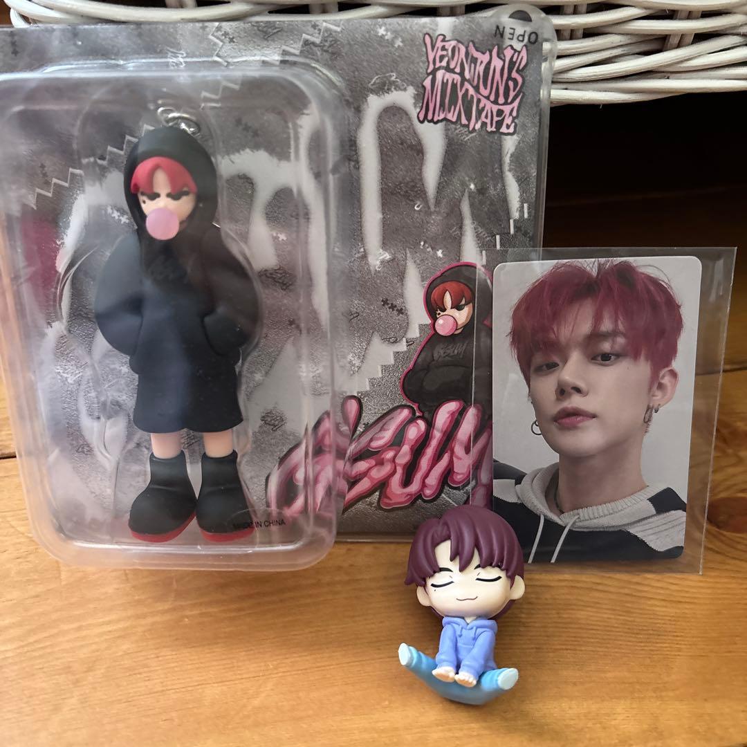 TXTヨンジュンGGUM CDとトレカ、フィギュアなど