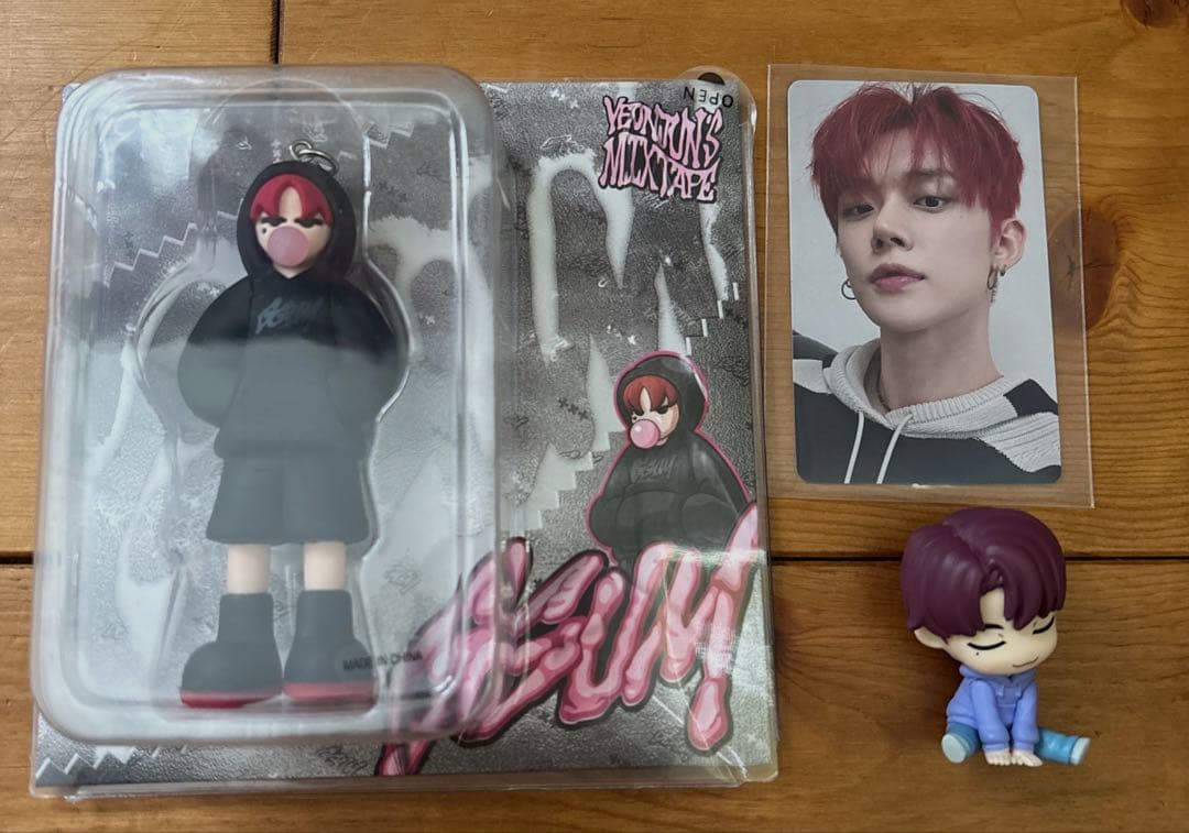 TXTヨンジュンGGUM CDとトレカ、フィギュアなど