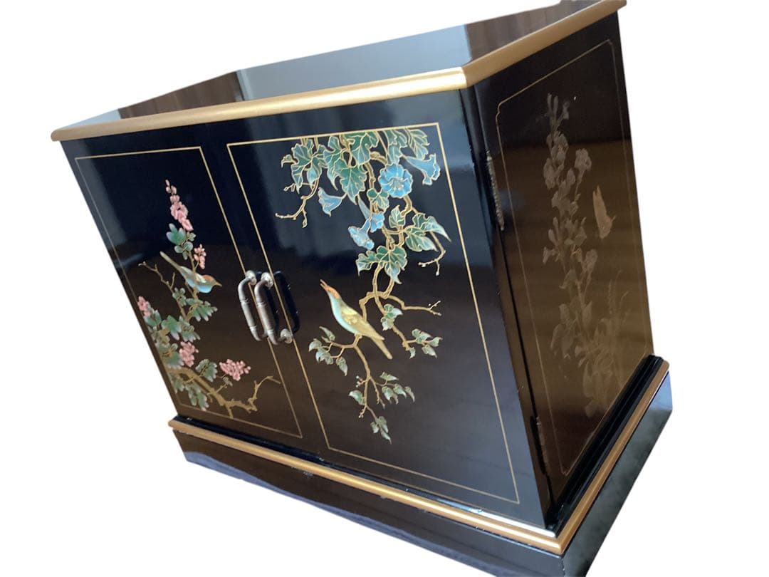 骨董家具　アジアンスタイル 木製収納家具 鳥と花の装飾