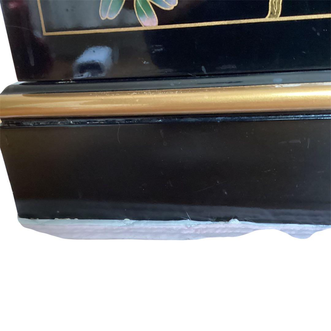 骨董家具　アジアンスタイル 木製収納家具 鳥と花の装飾