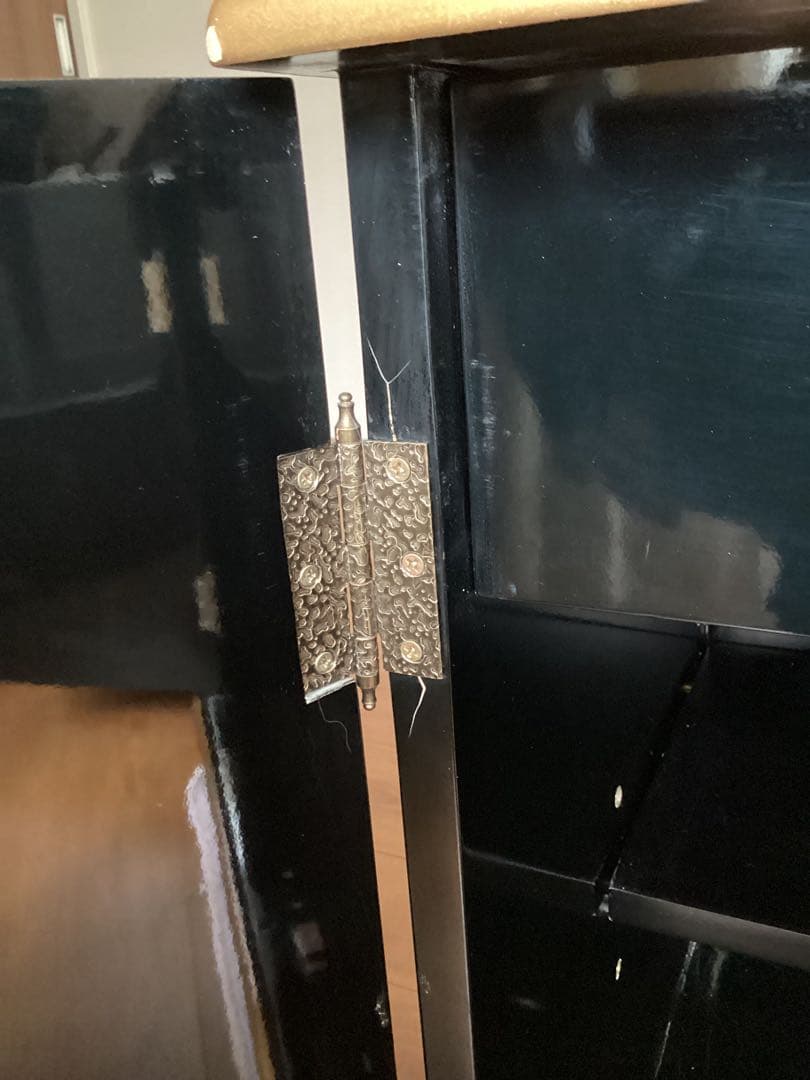 骨董家具　アジアンスタイル 木製収納家具 鳥と花の装飾