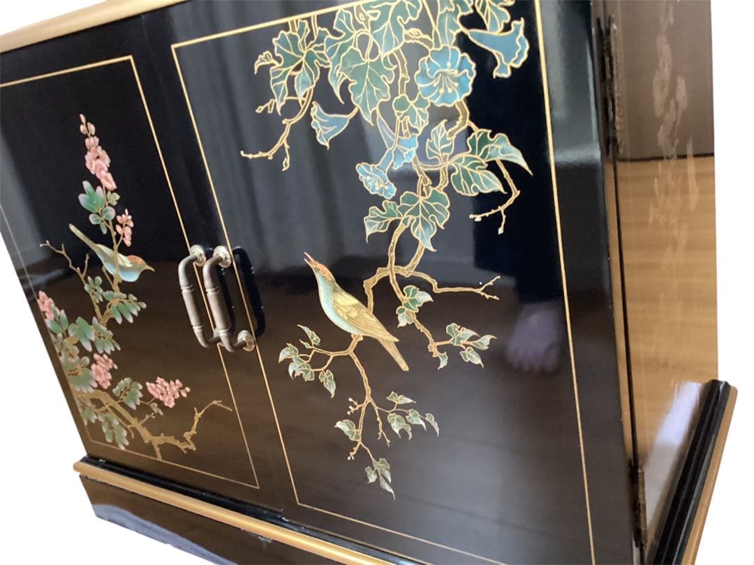 骨董家具　アジアンスタイル 木製収納家具 鳥と花の装飾