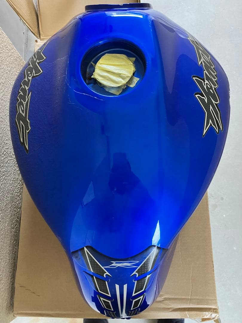 ホンダ　ホーネット250 ガソリンタンク【中期〜後期用】