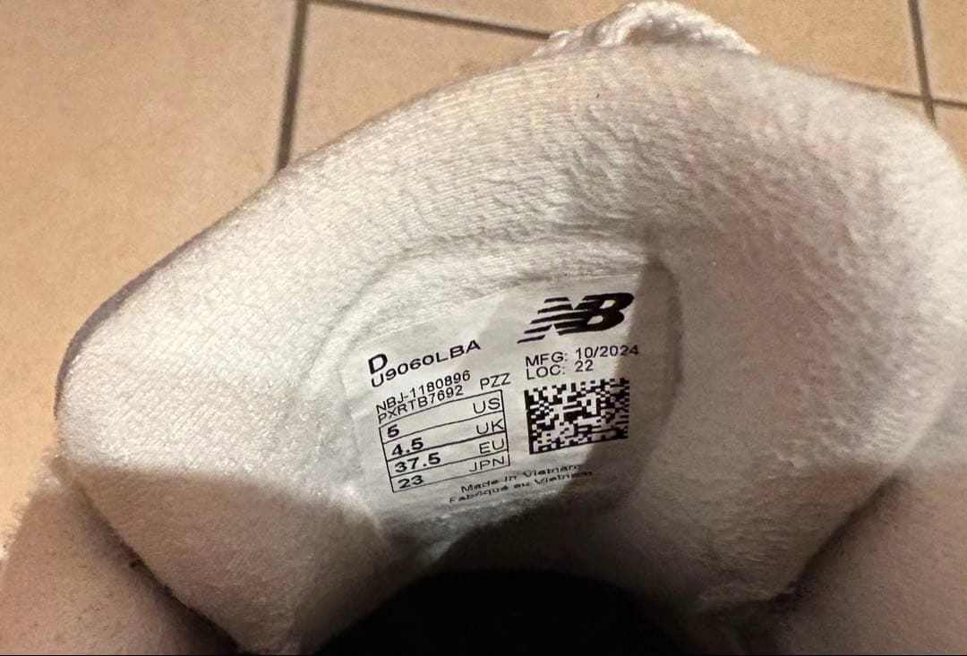 New Balance 9060 グレー スニーカー　23cm