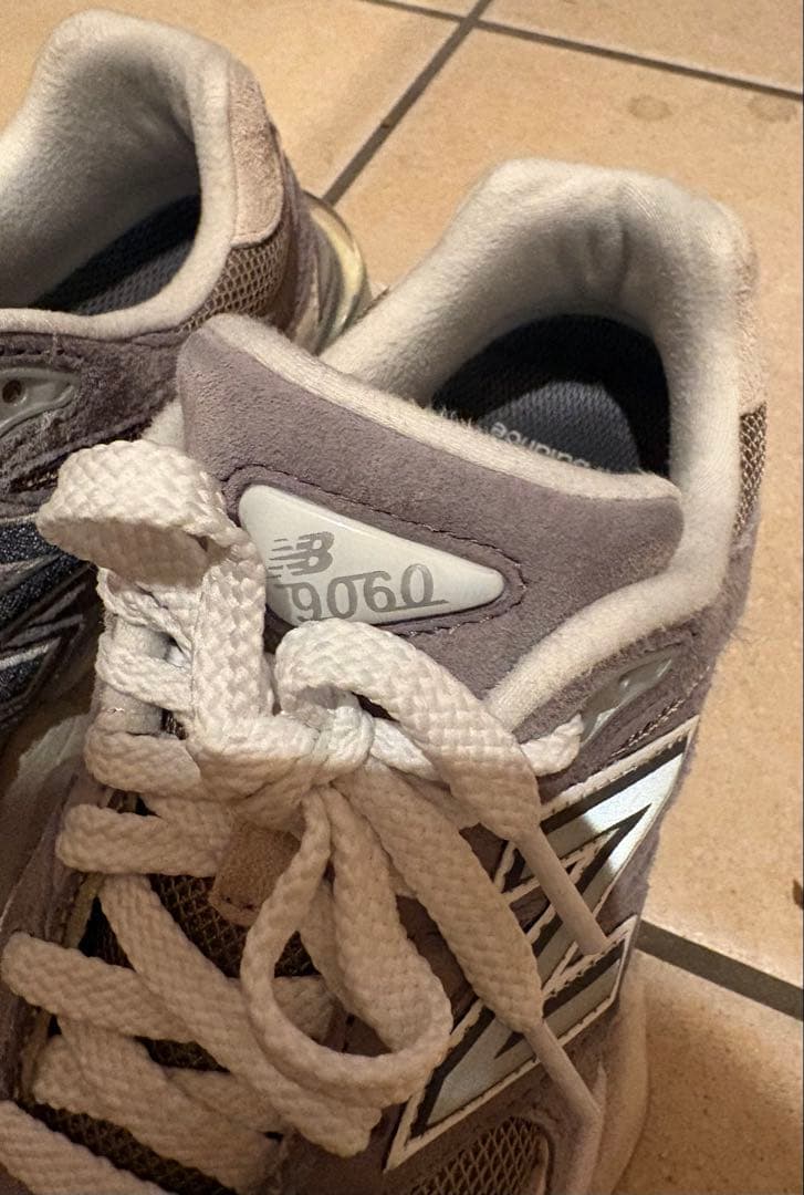 New Balance 9060 グレー スニーカー　23cm