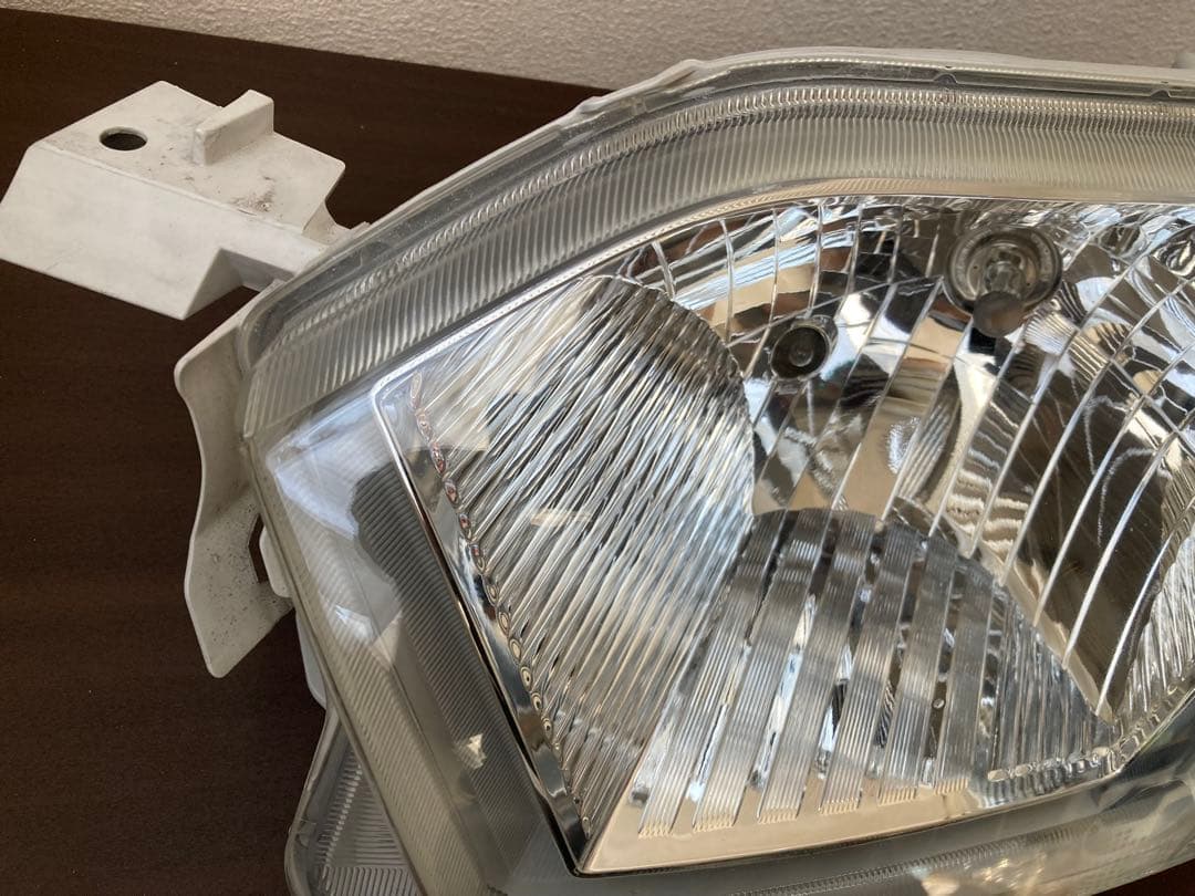 プロボックスサクシード(NSP160V)左ヘッドライト