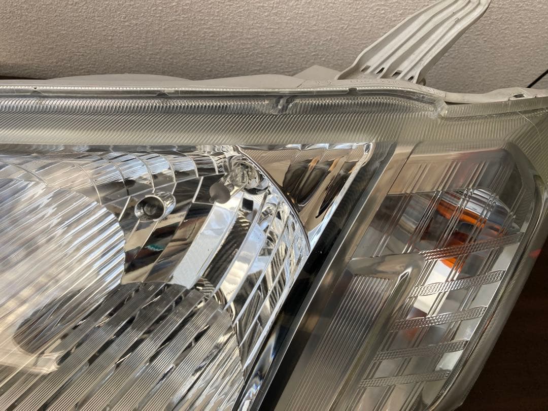 プロボックスサクシード(NSP160V)左ヘッドライト