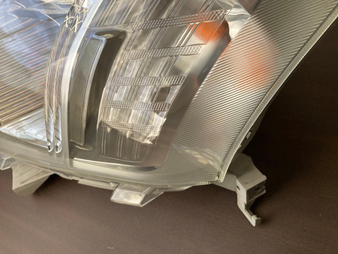 プロボックスサクシード(NSP160V)左ヘッドライト