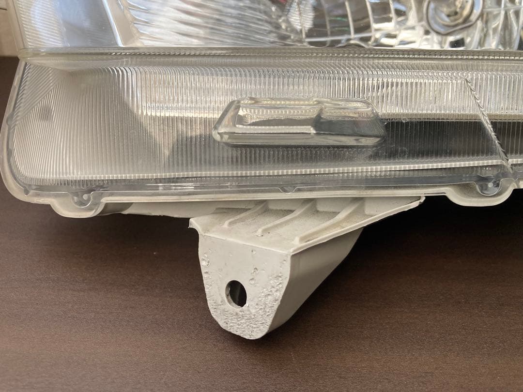 プロボックスサクシード(NSP160V)左ヘッドライト