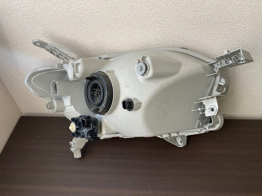 プロボックスサクシード(NSP160V)左ヘッドライト