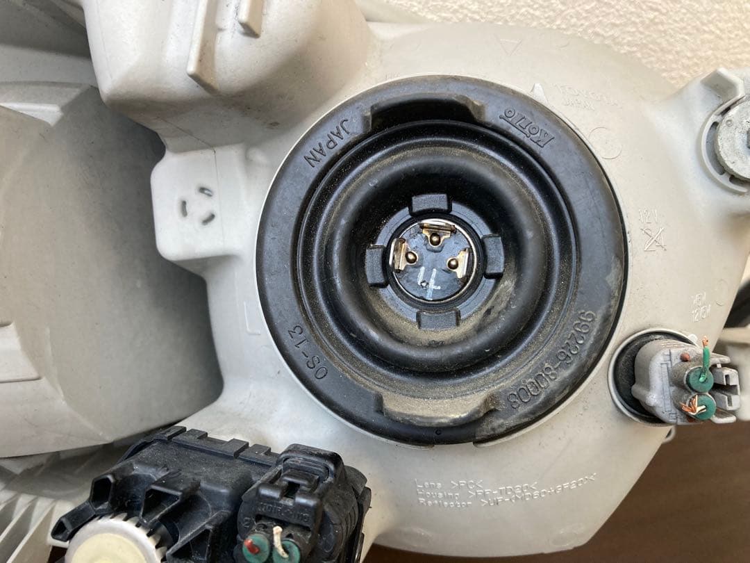 プロボックスサクシード(NSP160V)左ヘッドライト