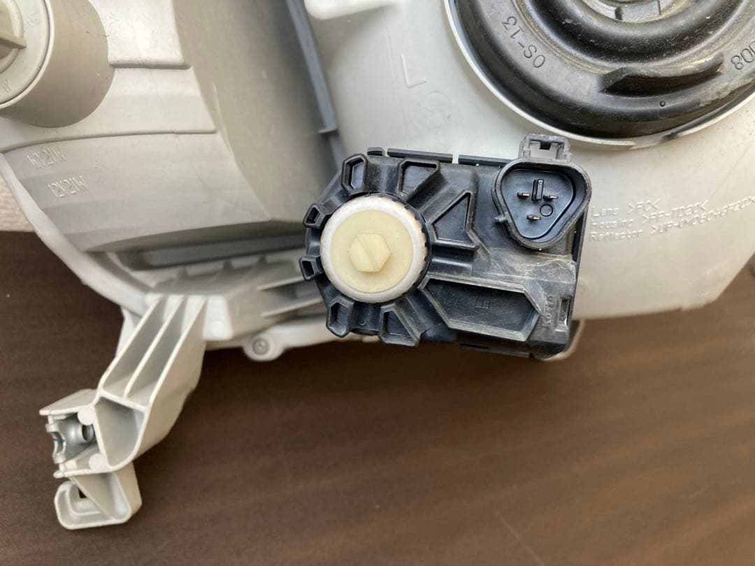 プロボックスサクシード(NSP160V)左ヘッドライト