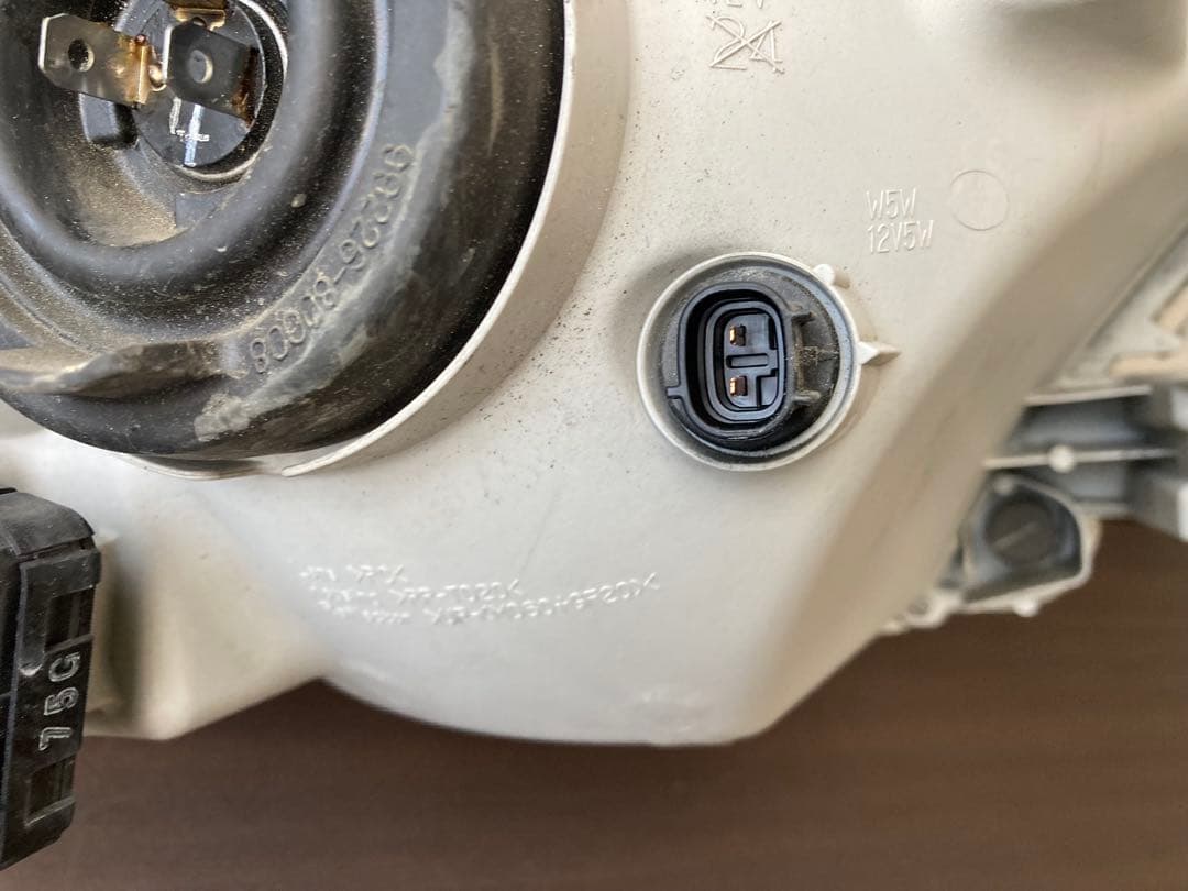 プロボックスサクシード(NSP160V)左ヘッドライト