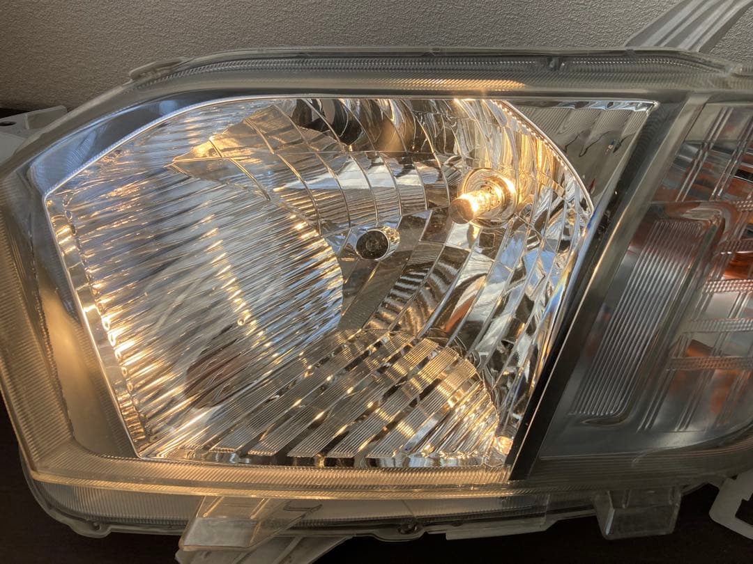 プロボックスサクシード(NSP160V)左ヘッドライト