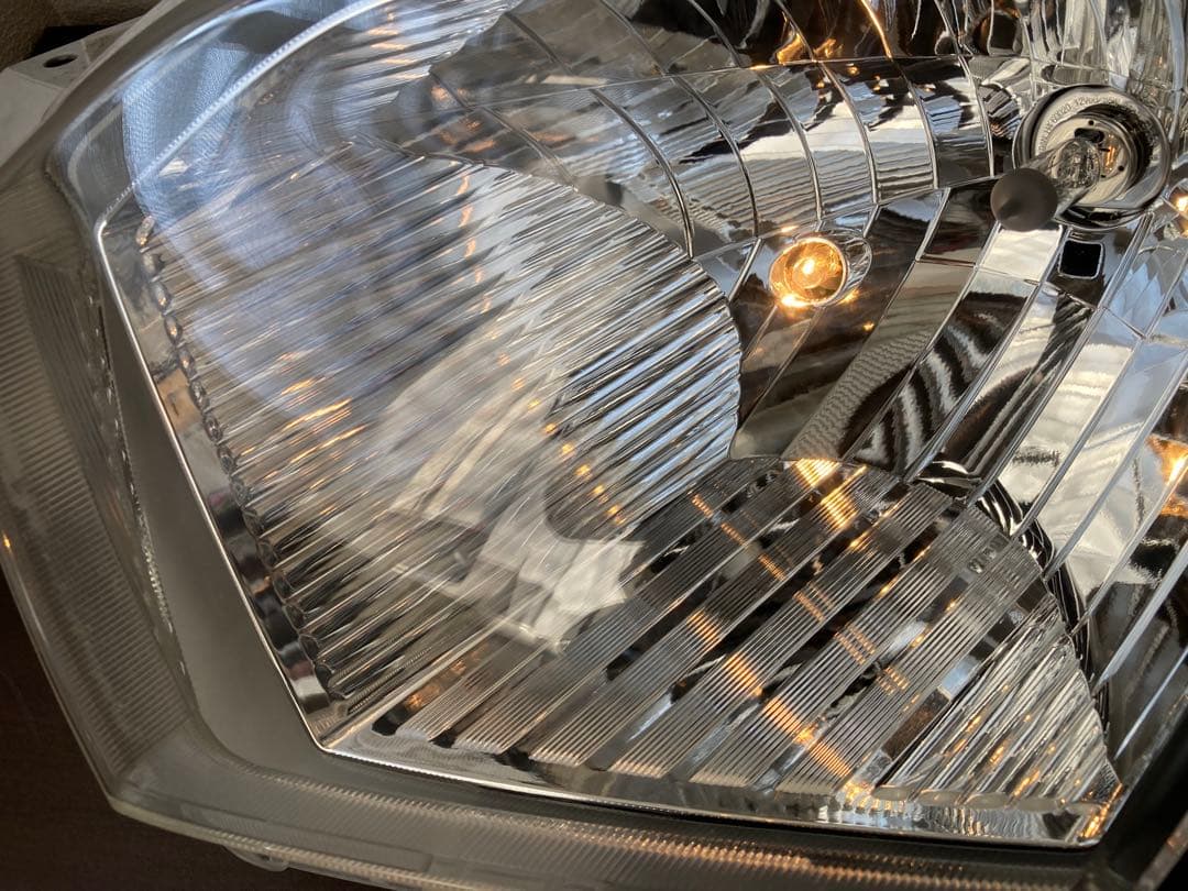 プロボックスサクシード(NSP160V)左ヘッドライト